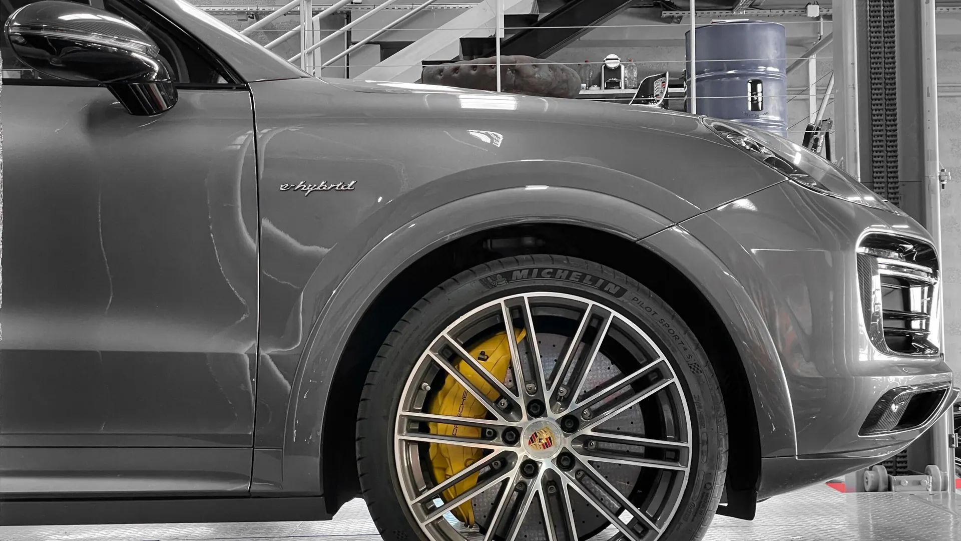 Porsche Cayenne — photo 18