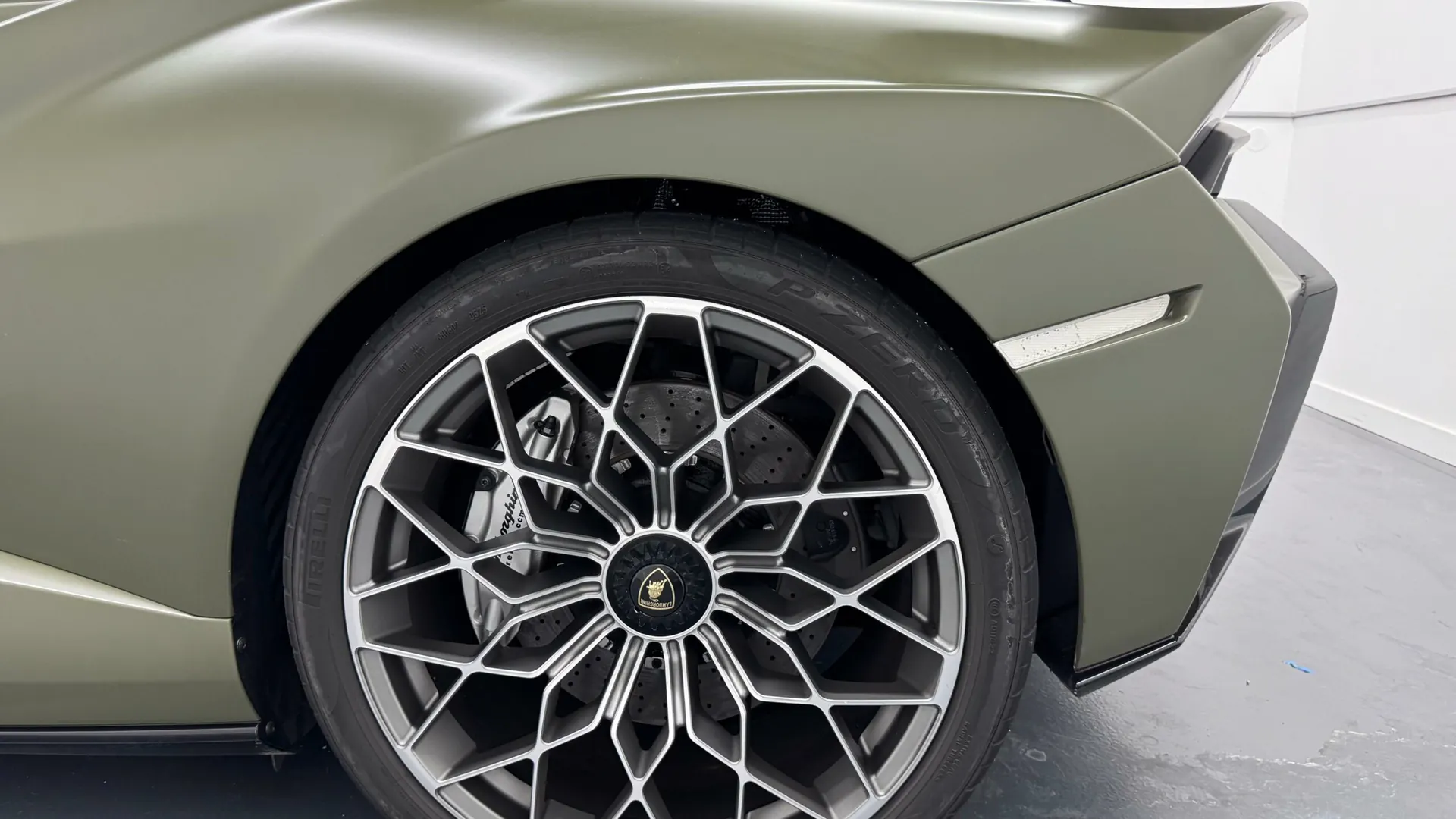 Lamborghini Huracan — photo 19