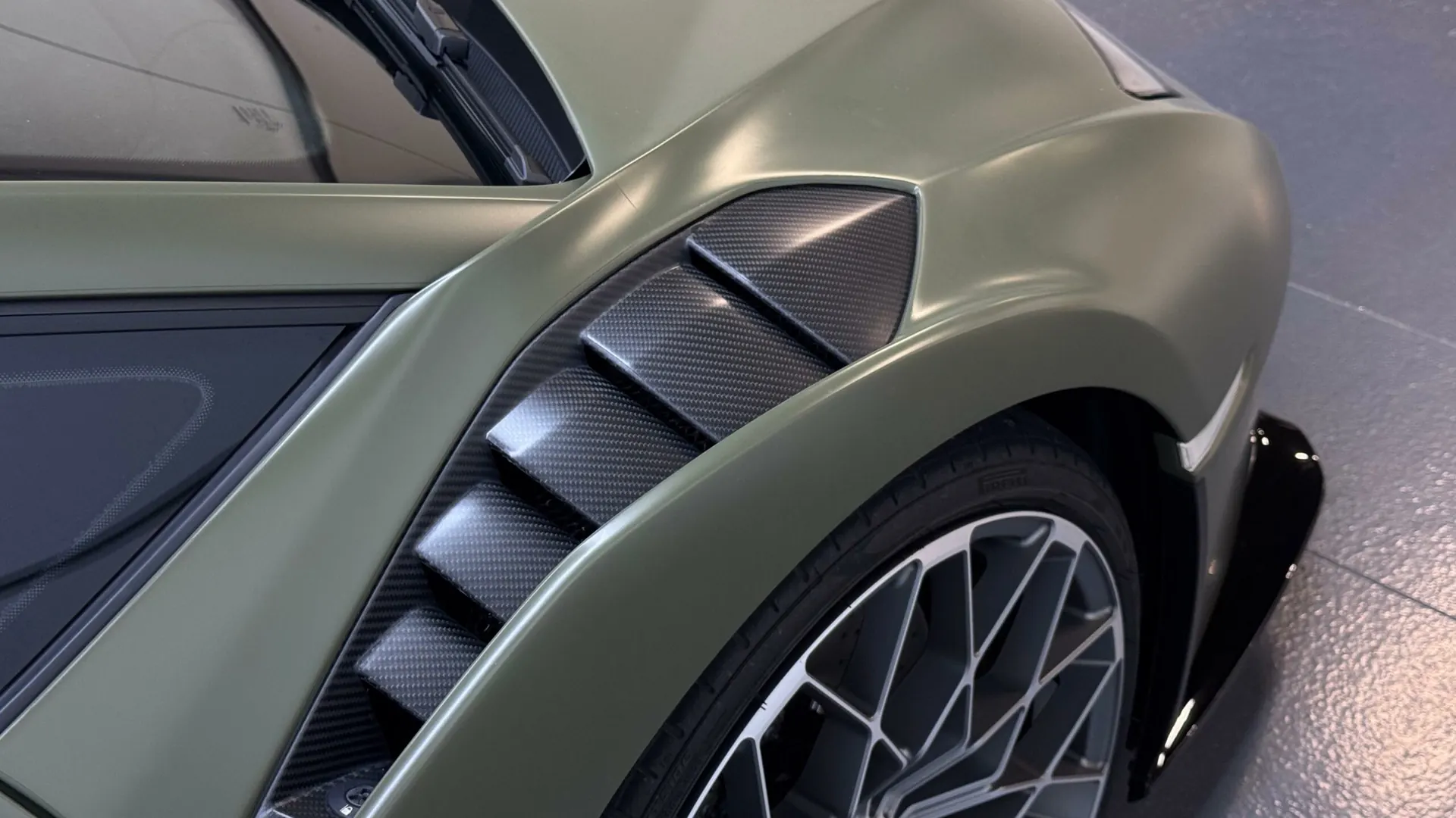 Lamborghini Huracan — photo 12