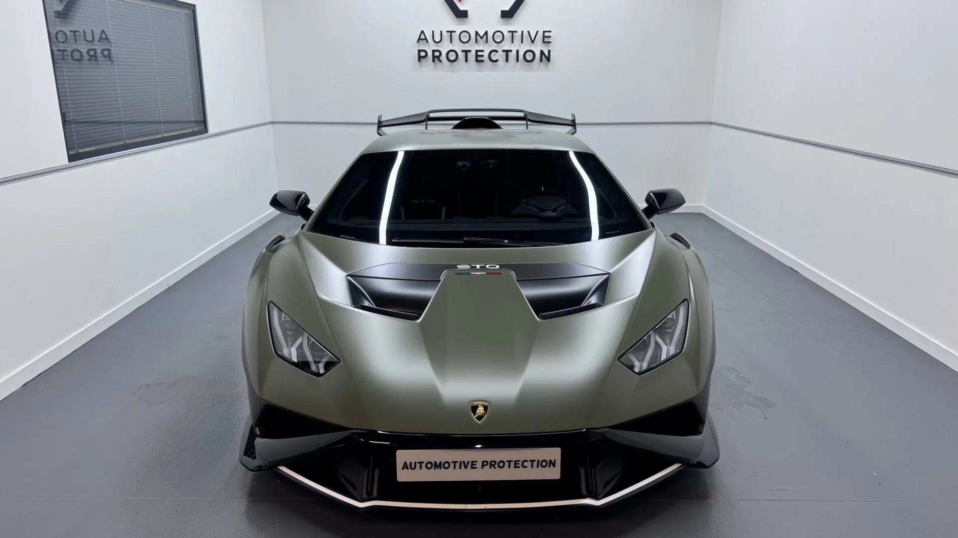 Lamborghini Huracan — photo 2