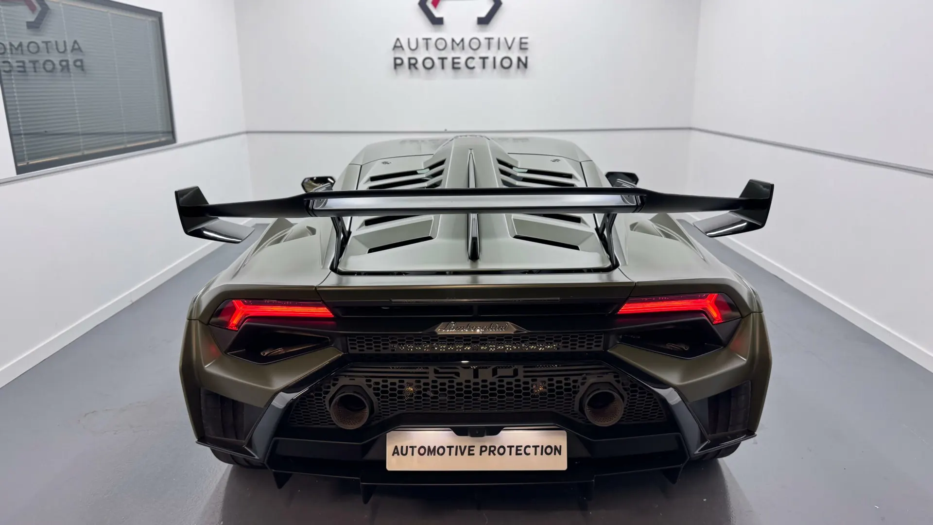 Lamborghini Huracan — photo 7