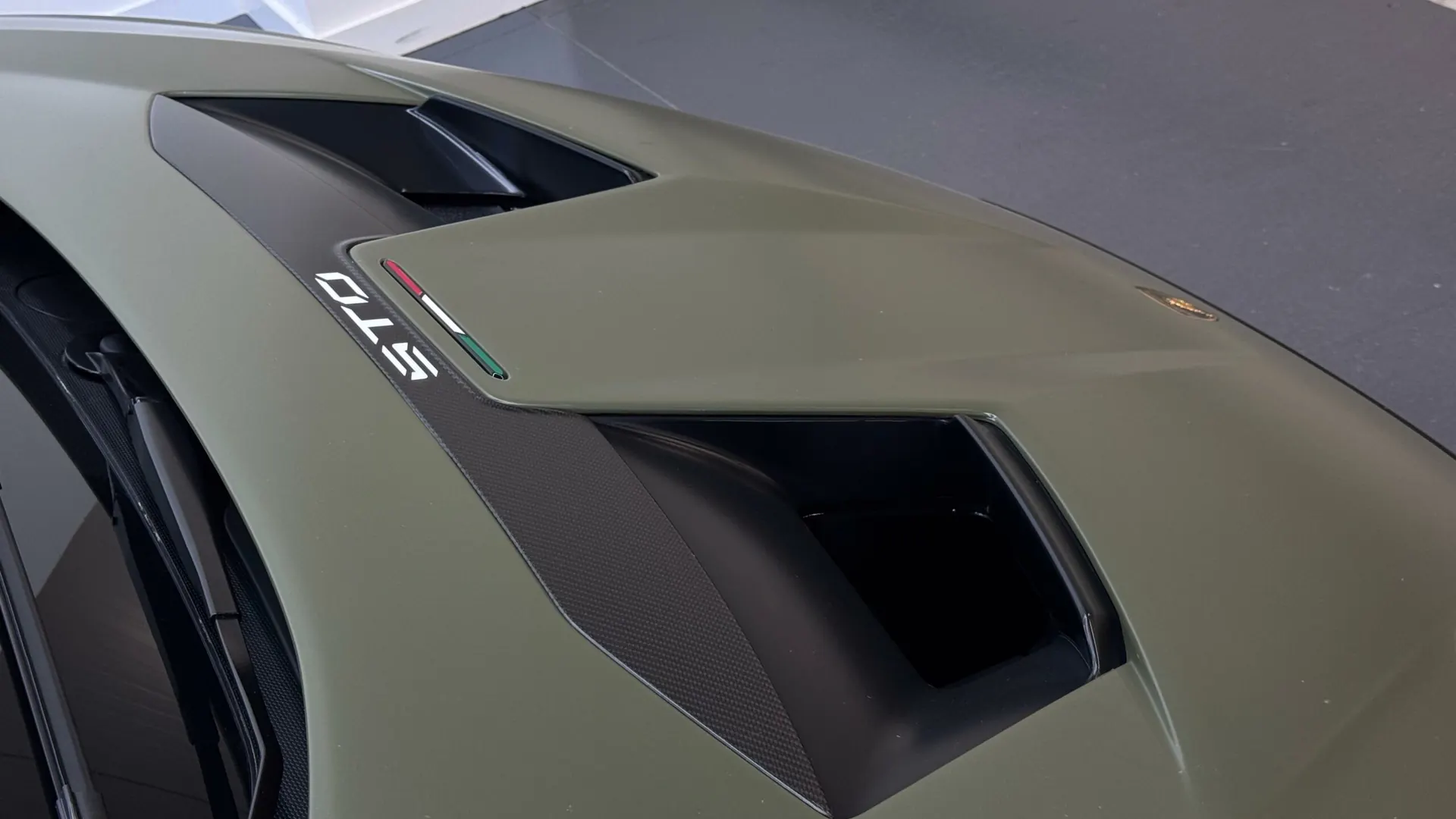 Lamborghini Huracan — photo 24