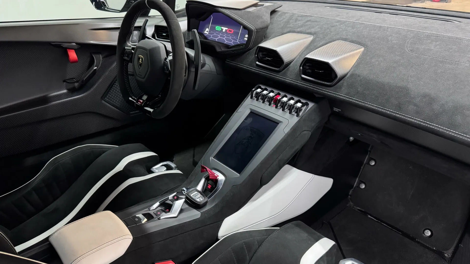 Lamborghini Huracan — photo 32