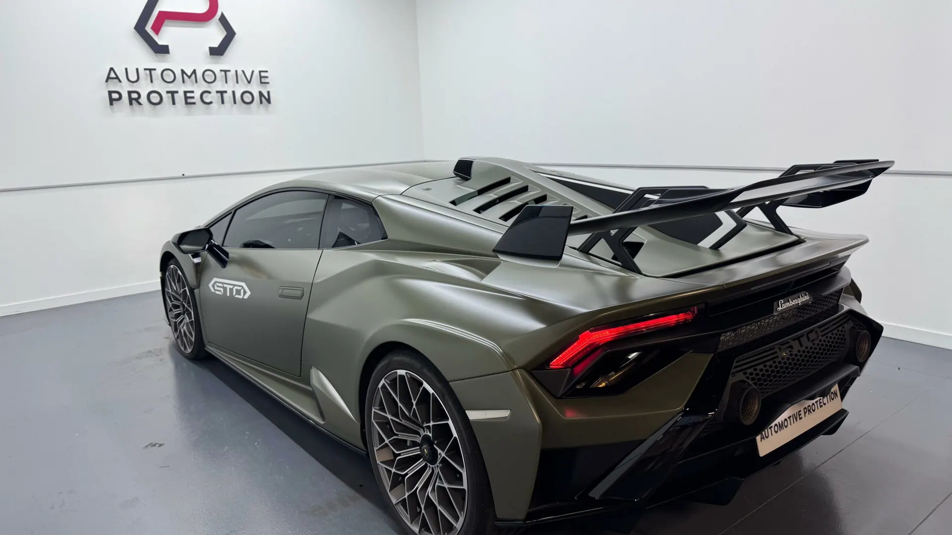 Lamborghini Huracan — photo 8