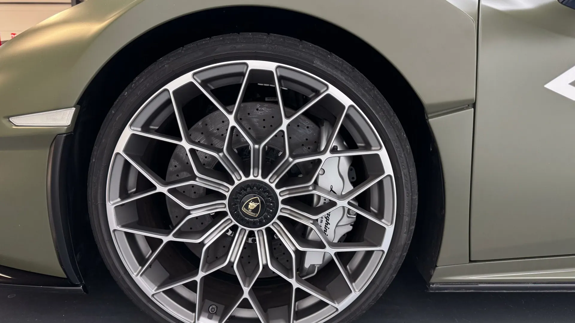 Lamborghini Huracan — photo 9