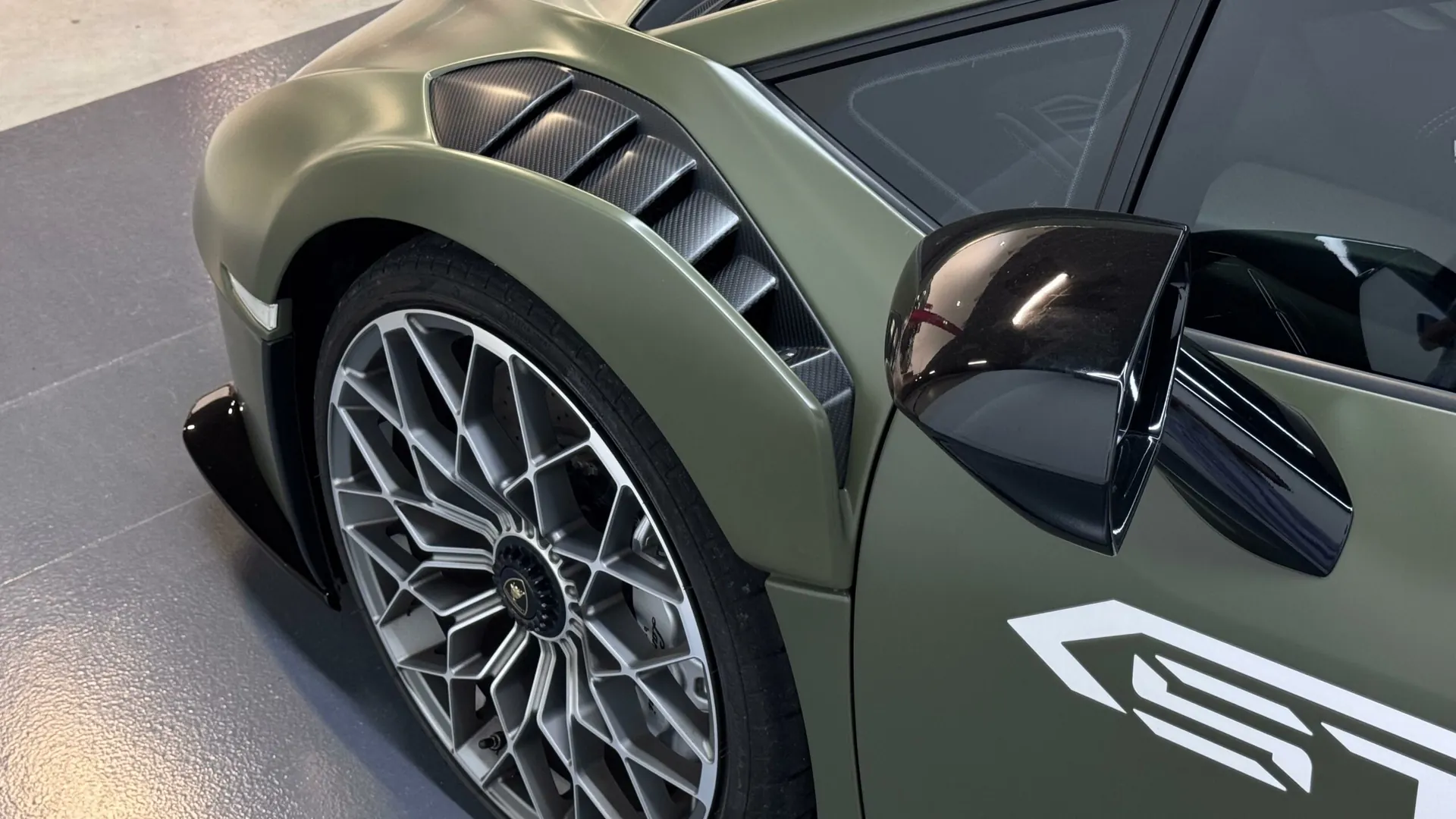 Lamborghini Huracan — photo 15