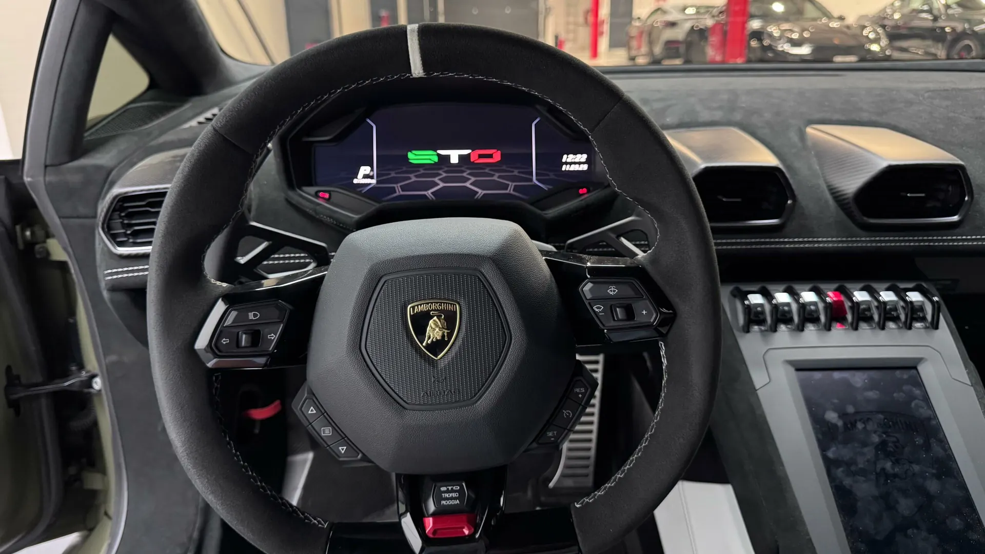 Lamborghini Huracan — photo 30