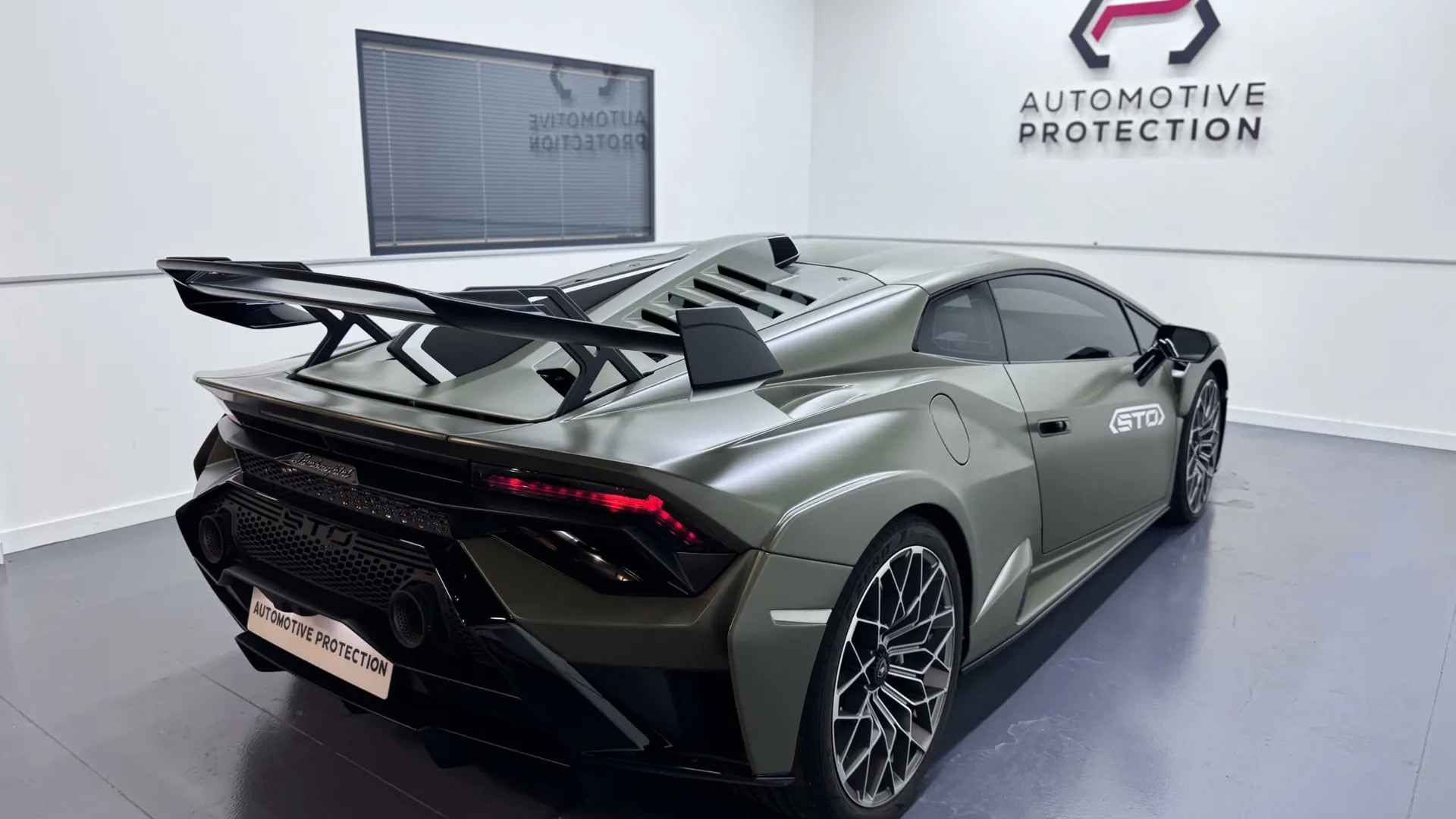 Lamborghini Huracan — photo 6