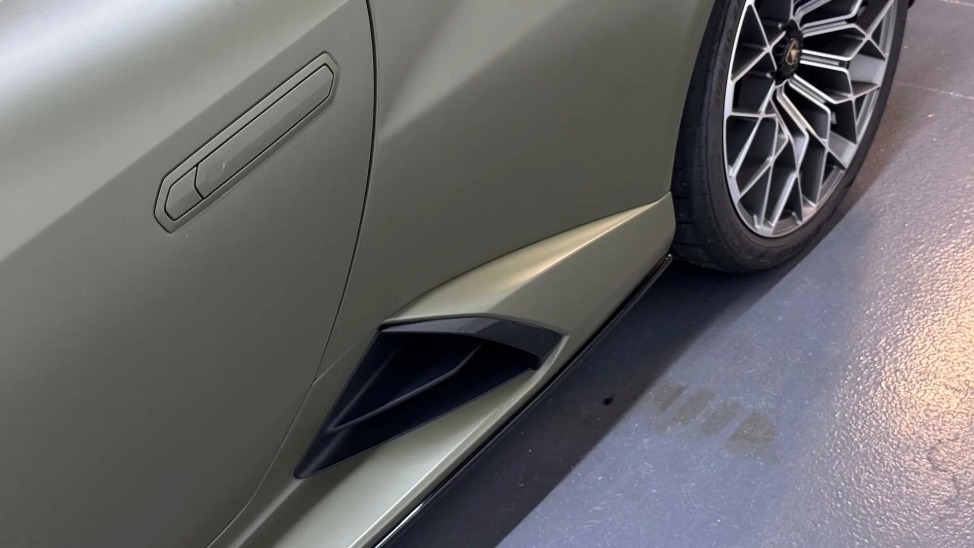 Lamborghini Huracan — photo 18