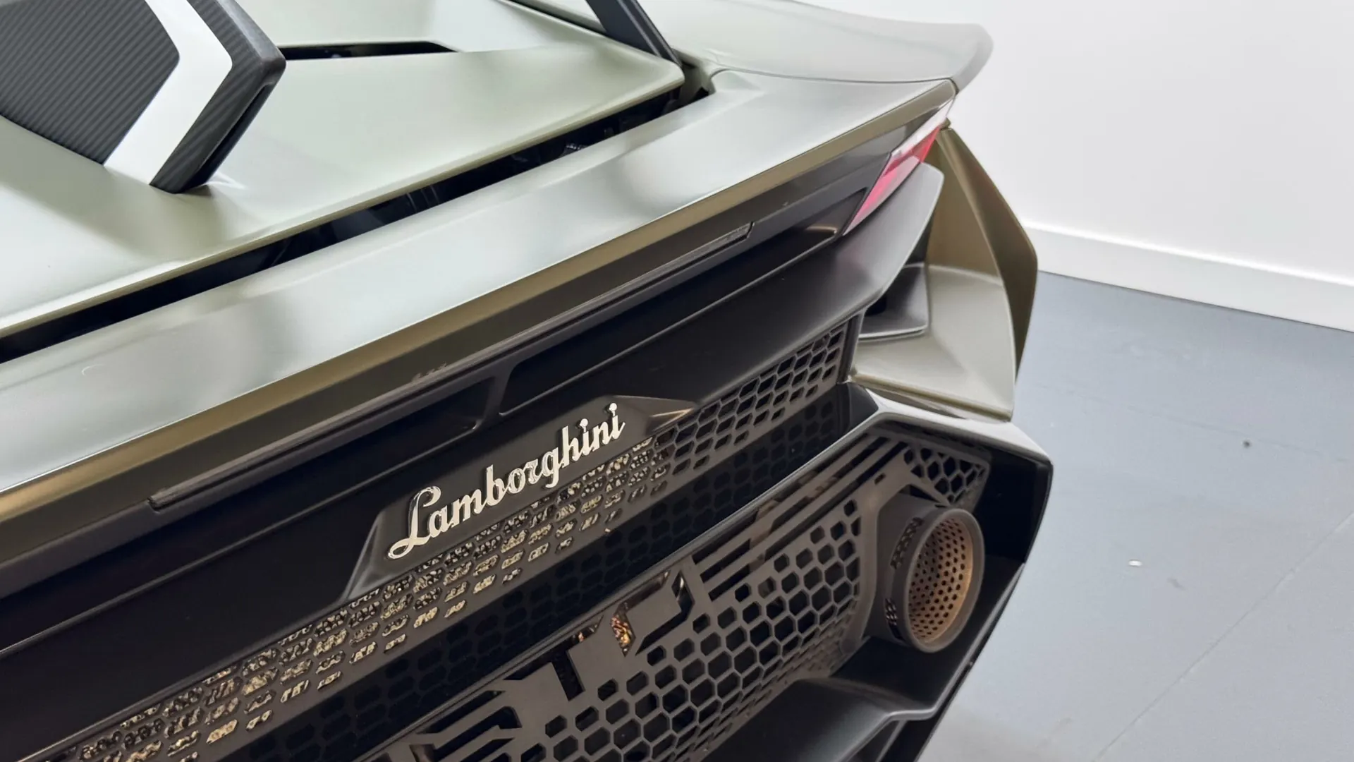 Lamborghini Huracan — photo 11