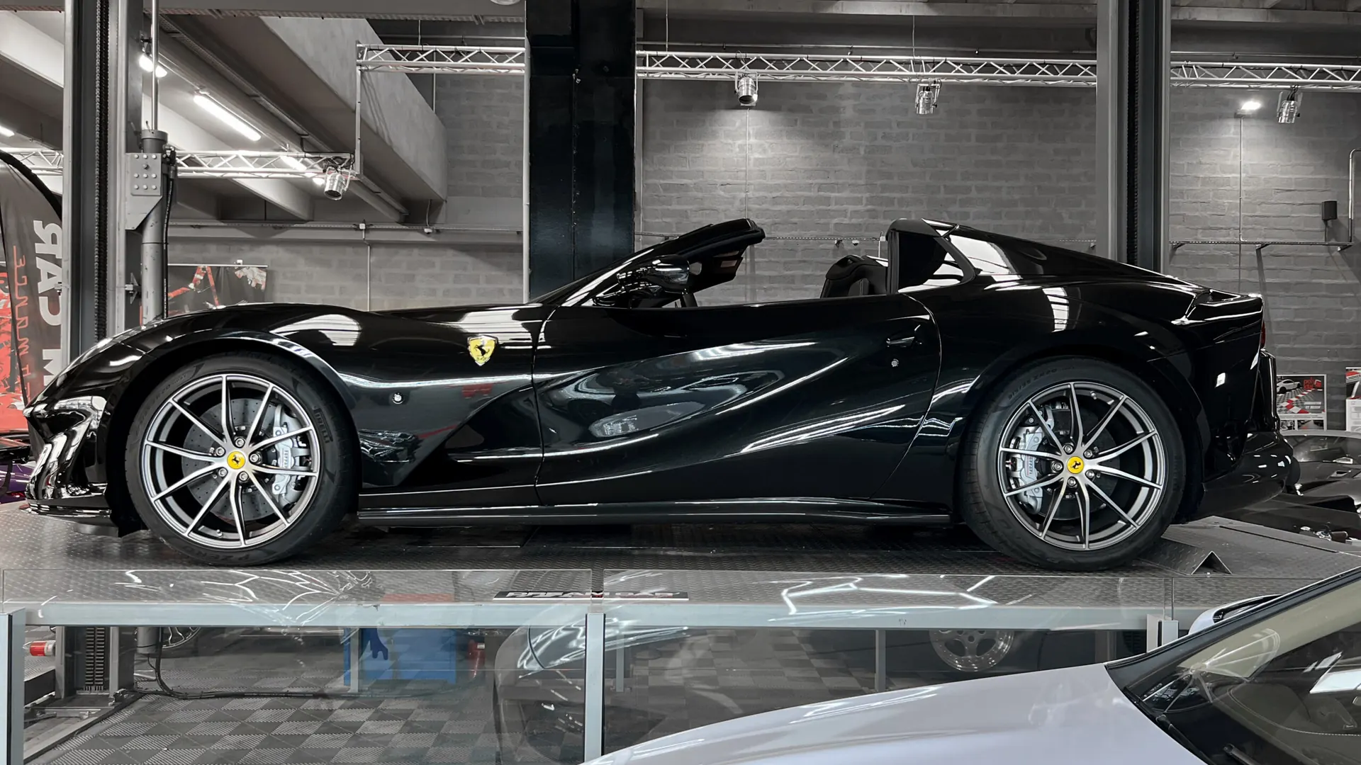 Ferrari 812 — photo 3