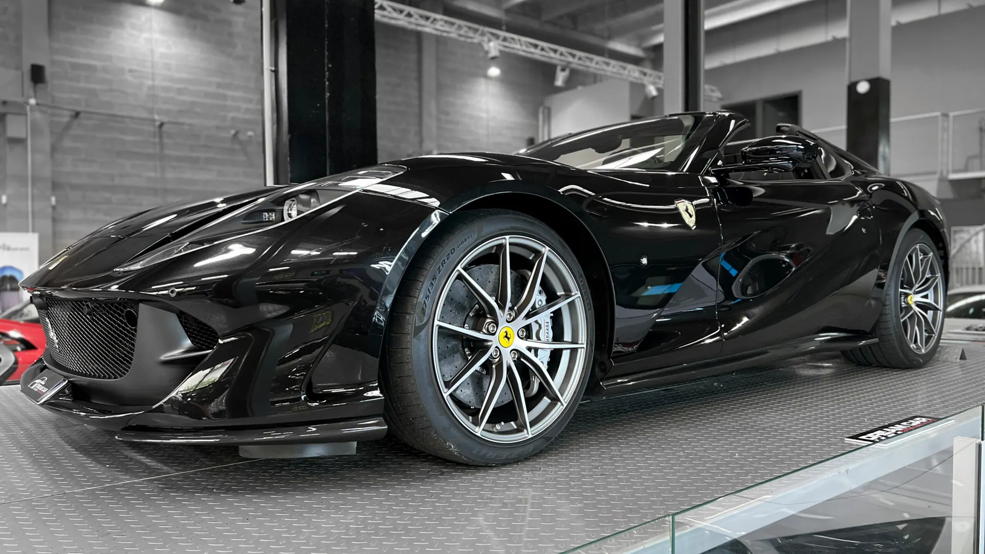 Ferrari 812 — photo 7