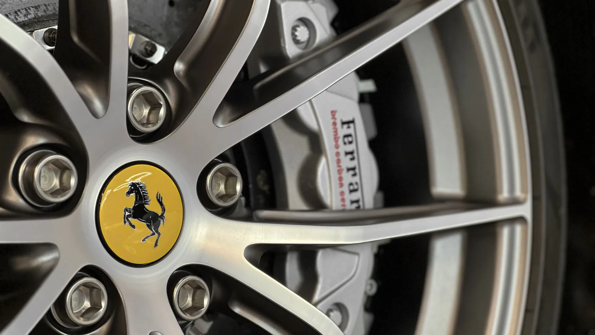 Ferrari 812 — photo 22