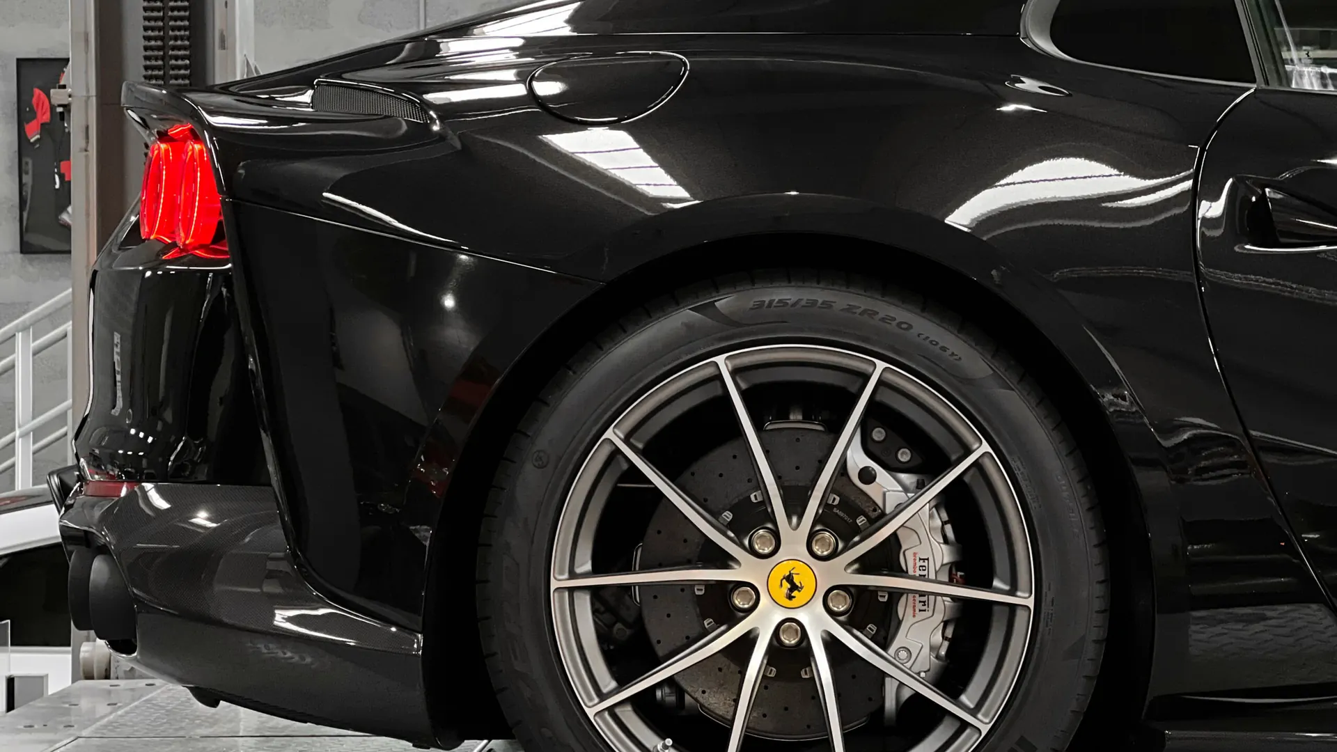 Ferrari 812 — photo 12