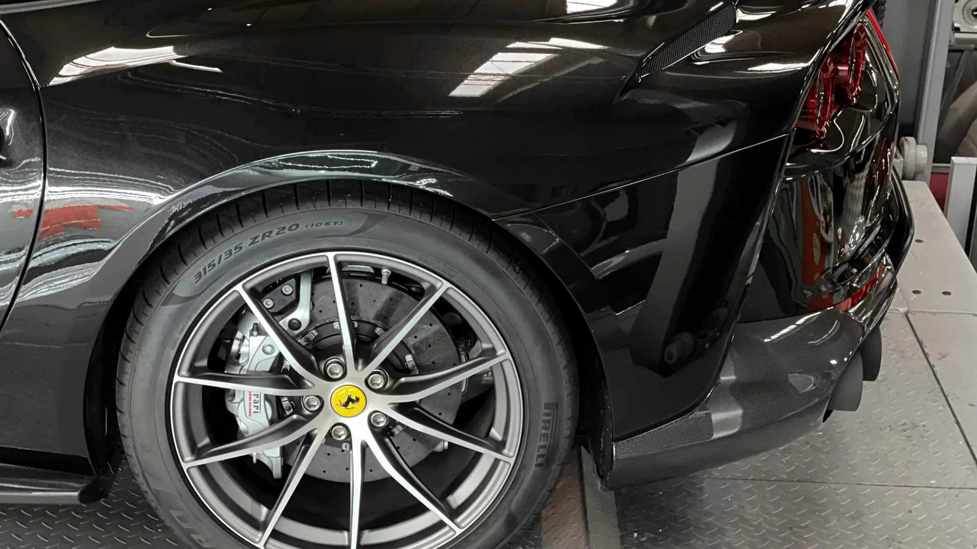 Ferrari 812 — photo 9