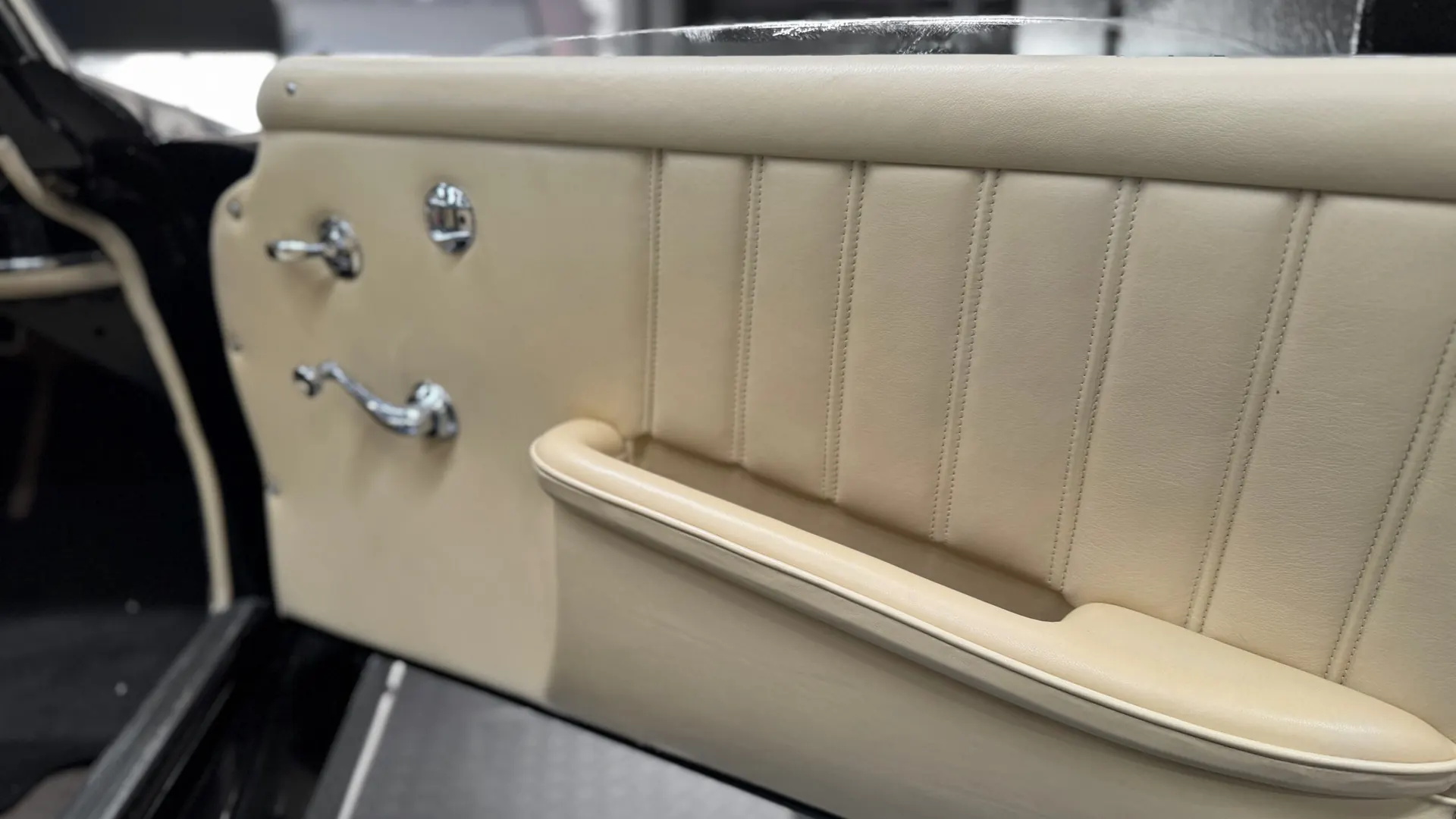 Mercedes -Benz — photo 25