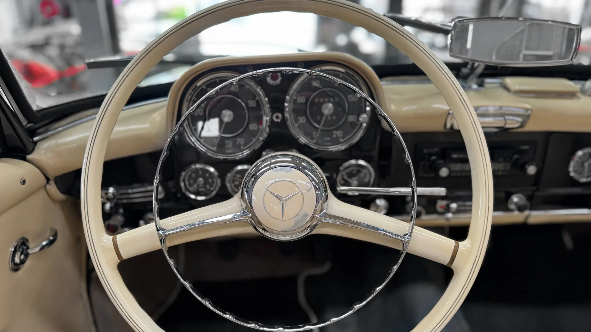 Mercedes -Benz — photo 34