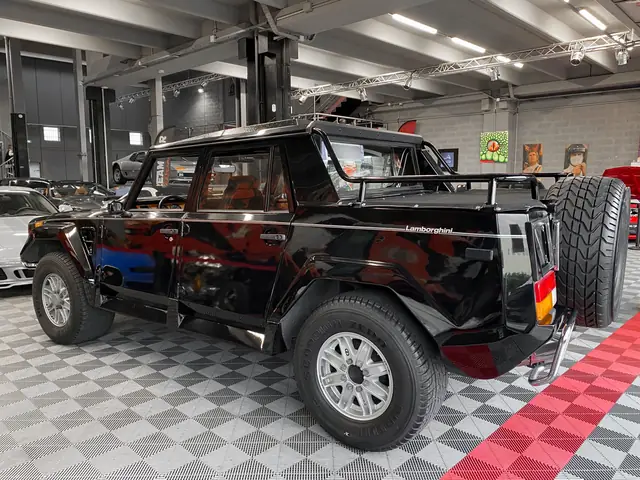 Lamborghini LM002