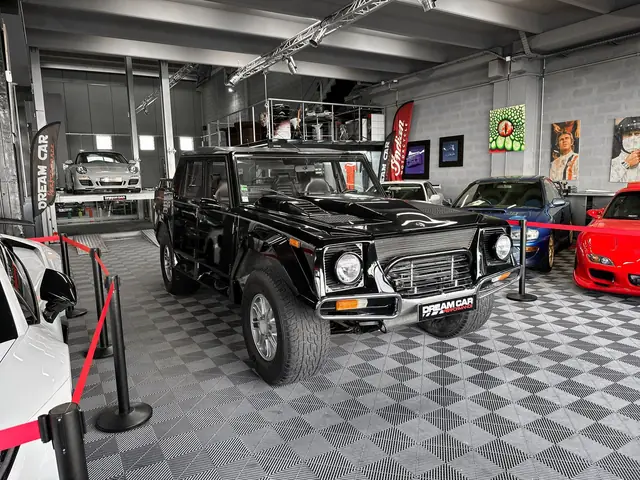 Lamborghini LM002