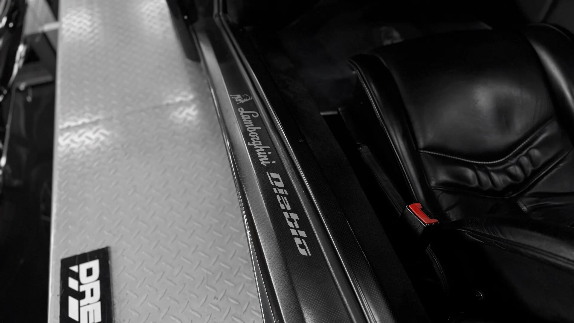 Lamborghini Diablo — photo 16