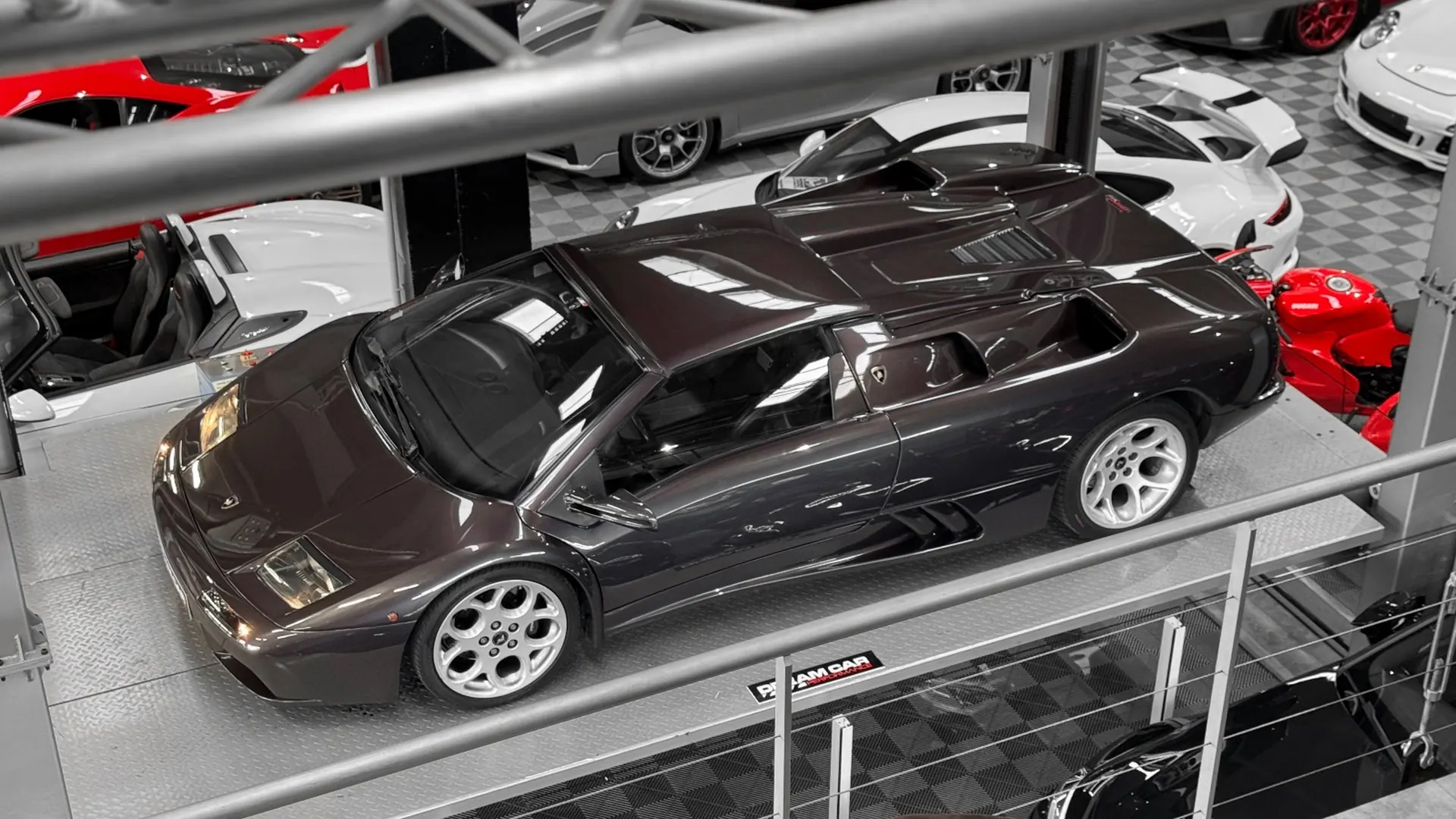 Lamborghini Diablo — photo 11