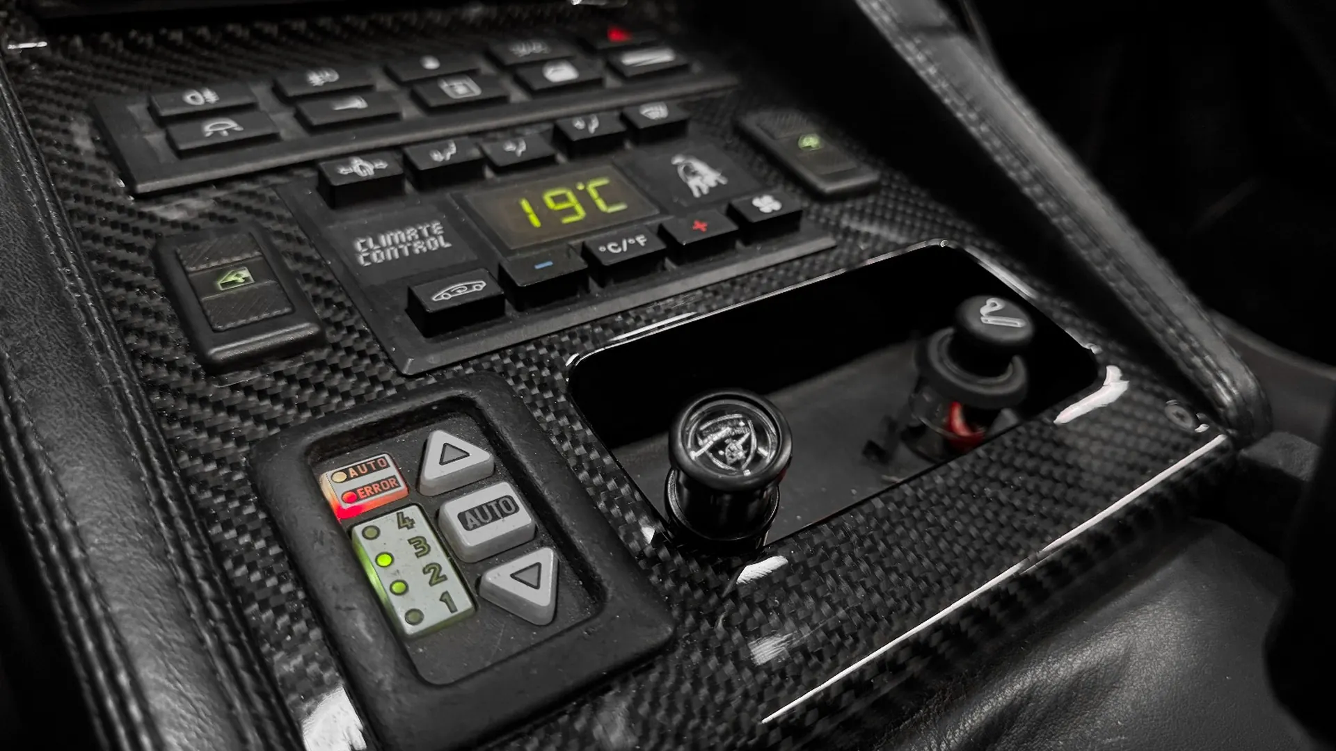 Lamborghini Diablo — photo 22