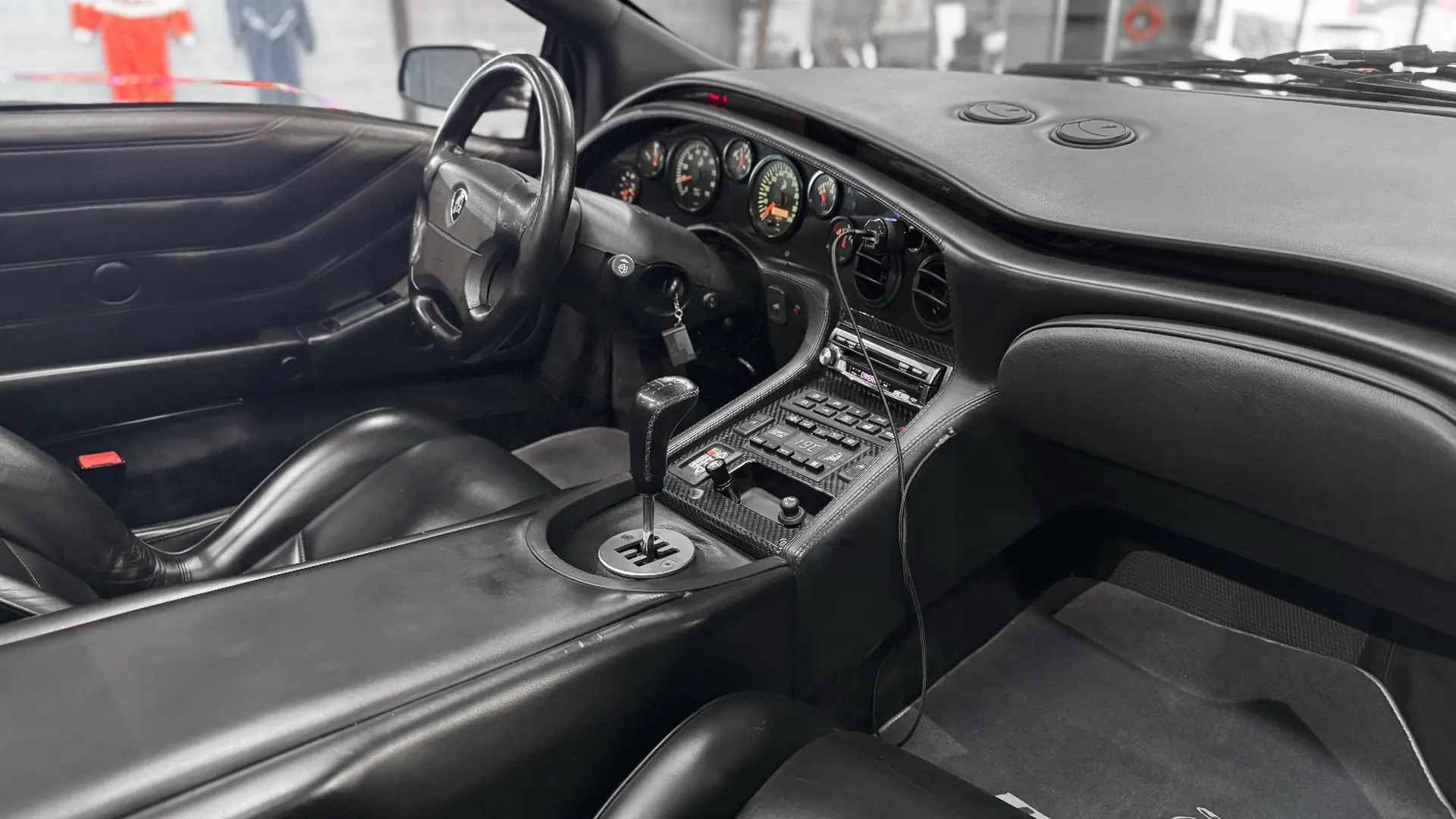 Lamborghini Diablo — photo 21