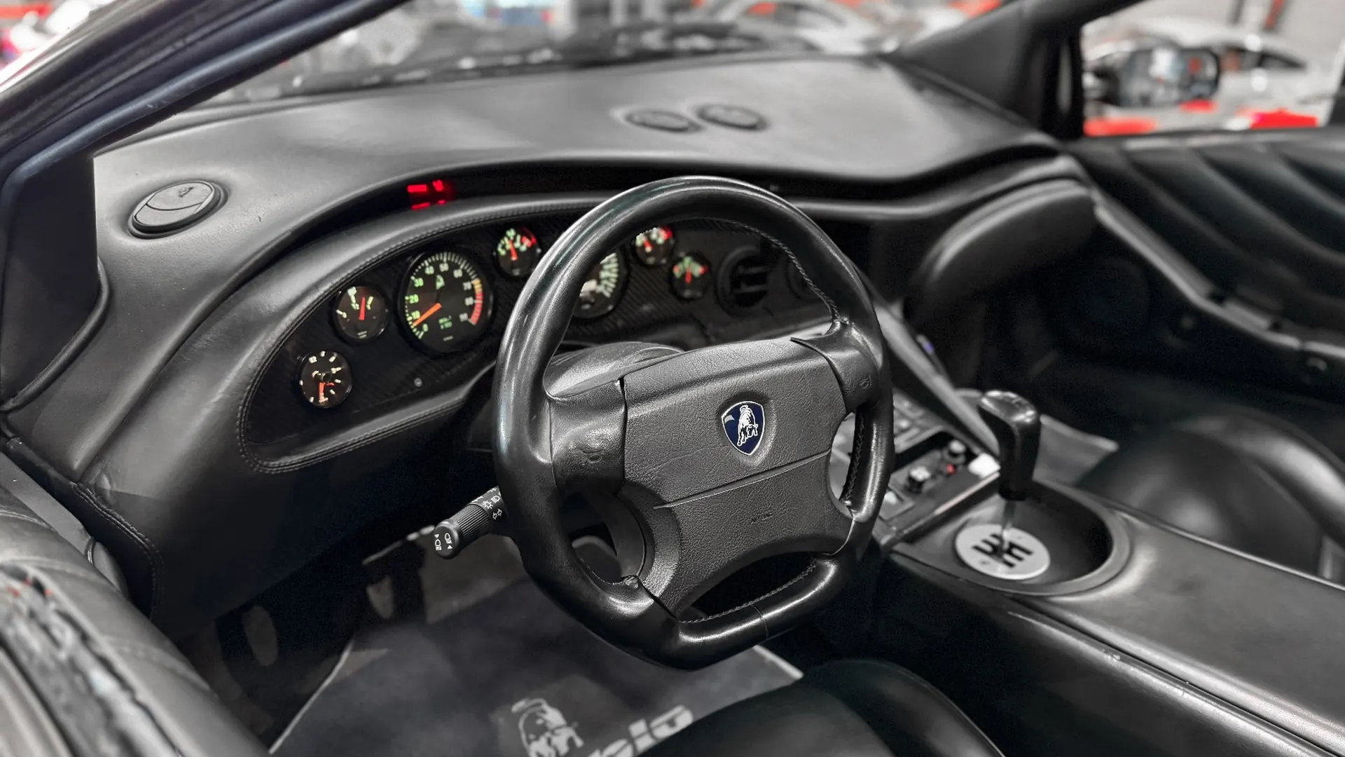 Lamborghini Diablo — photo 18