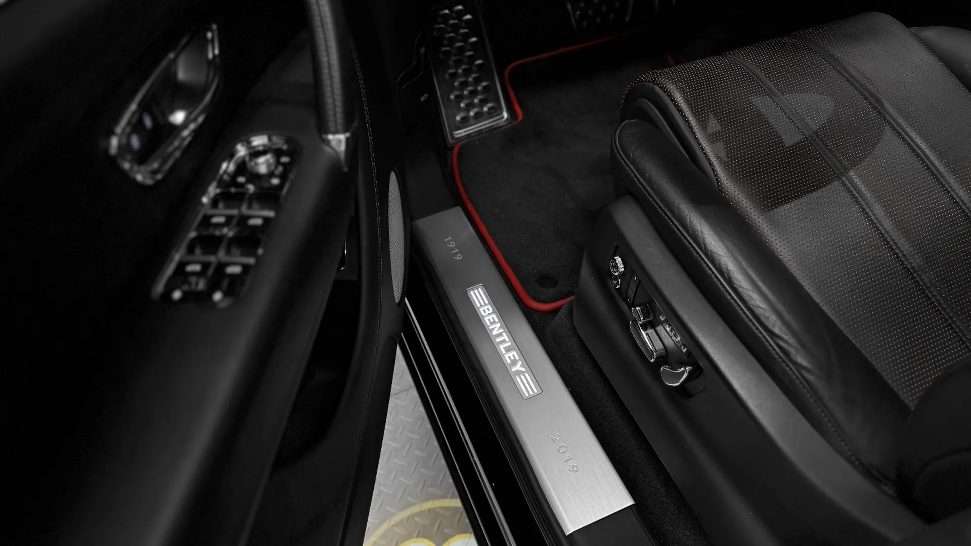 Bentley BENTAYGA — photo 13