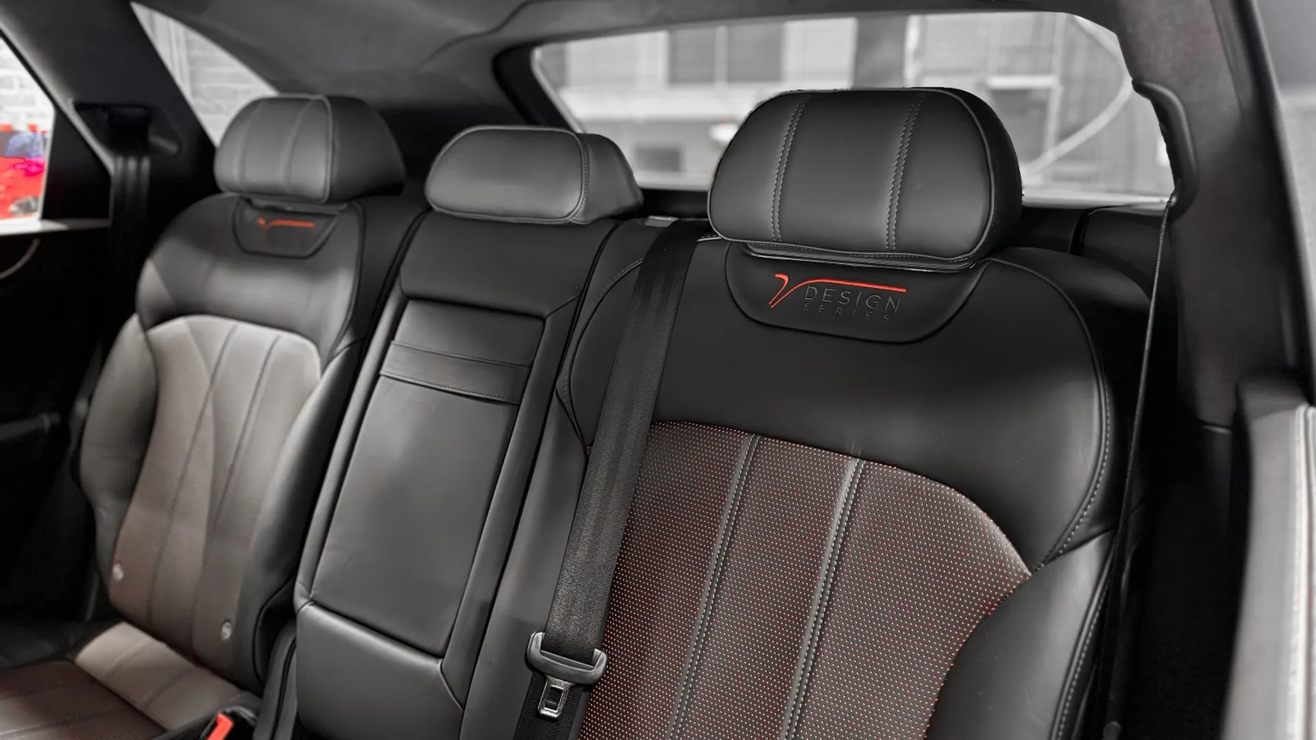 Bentley BENTAYGA — photo 25