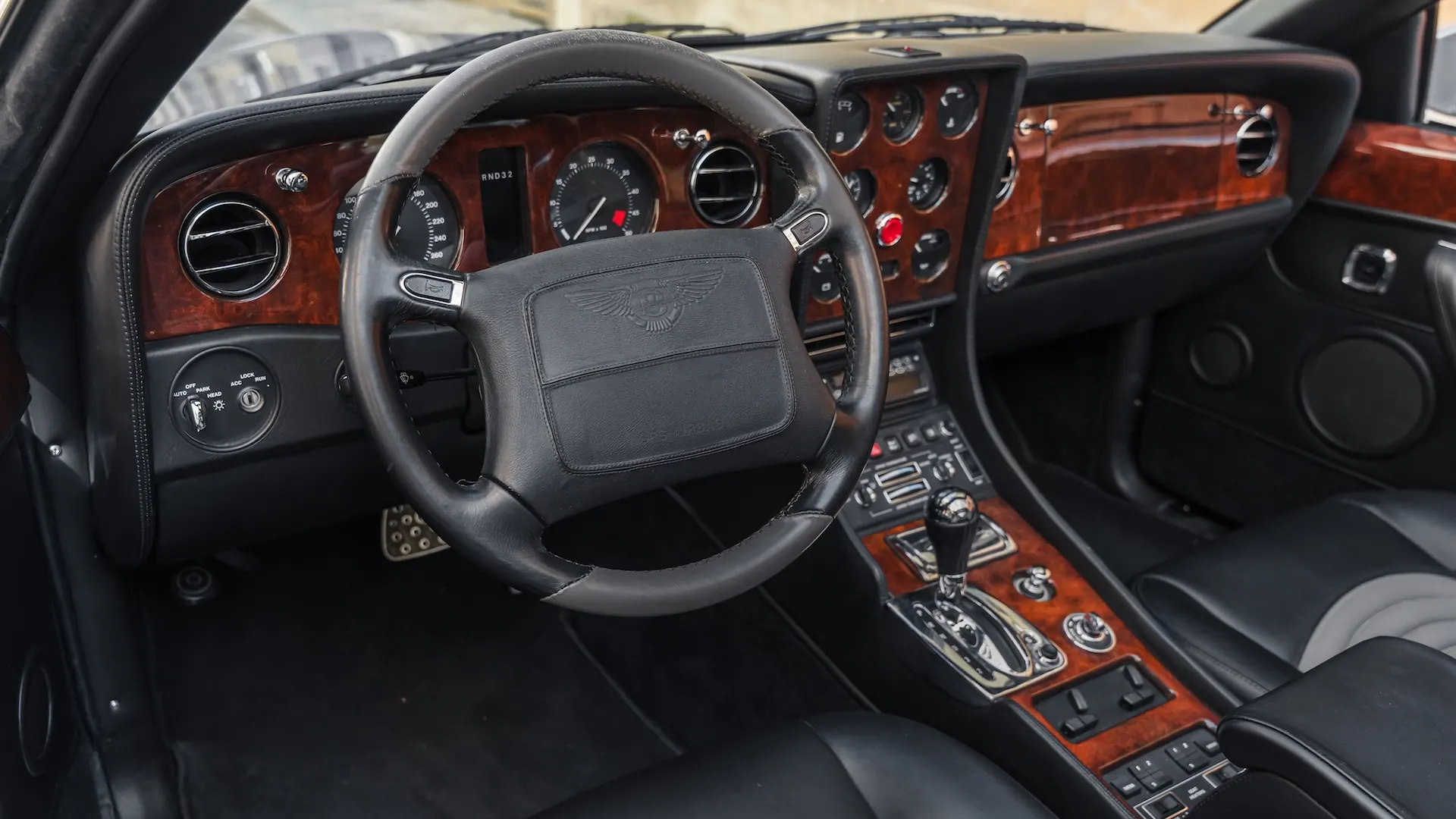 Bentley Continental — photo 38