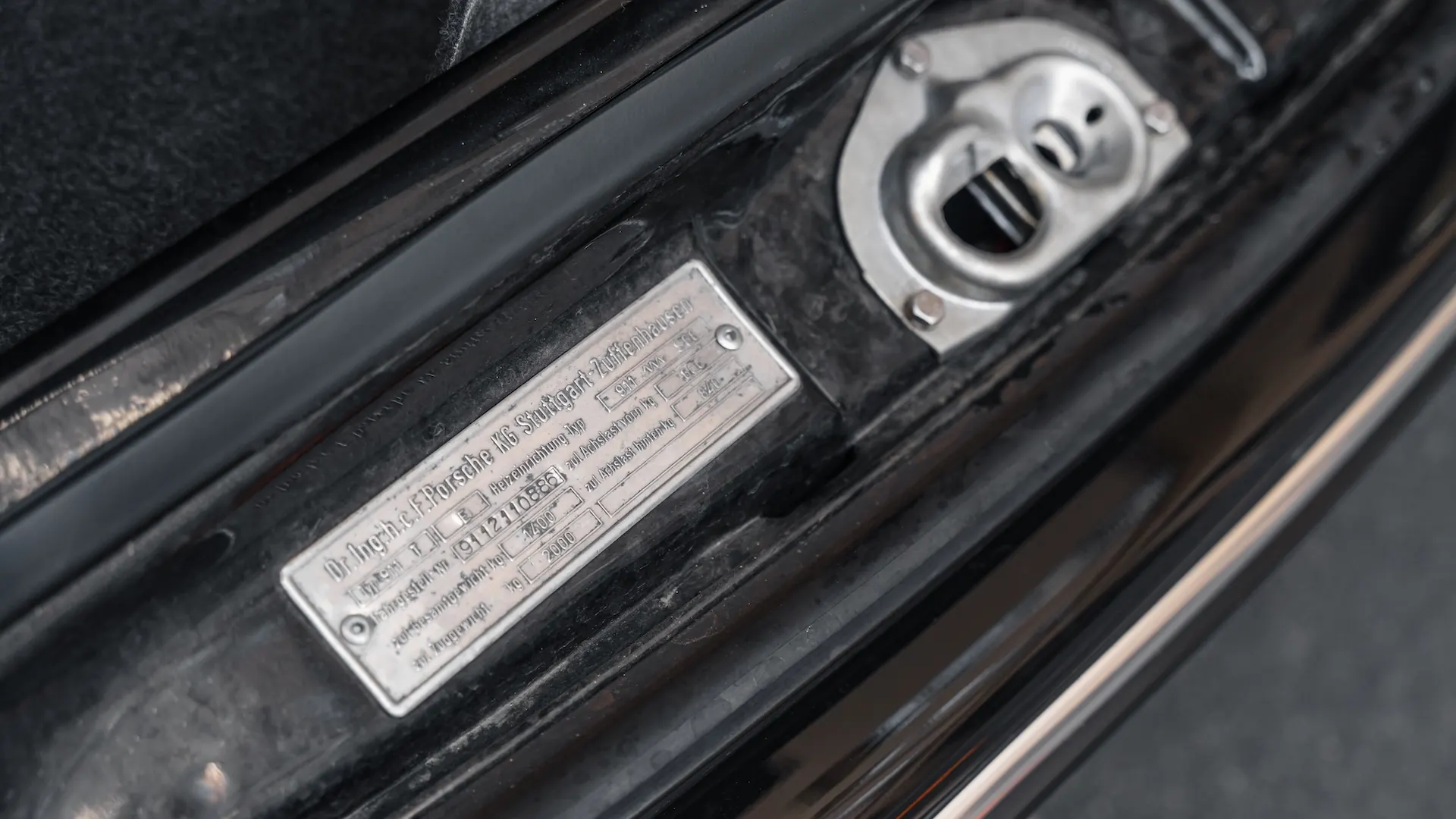 Porsche 911 — photo 25