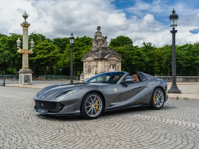 Ferrari 812