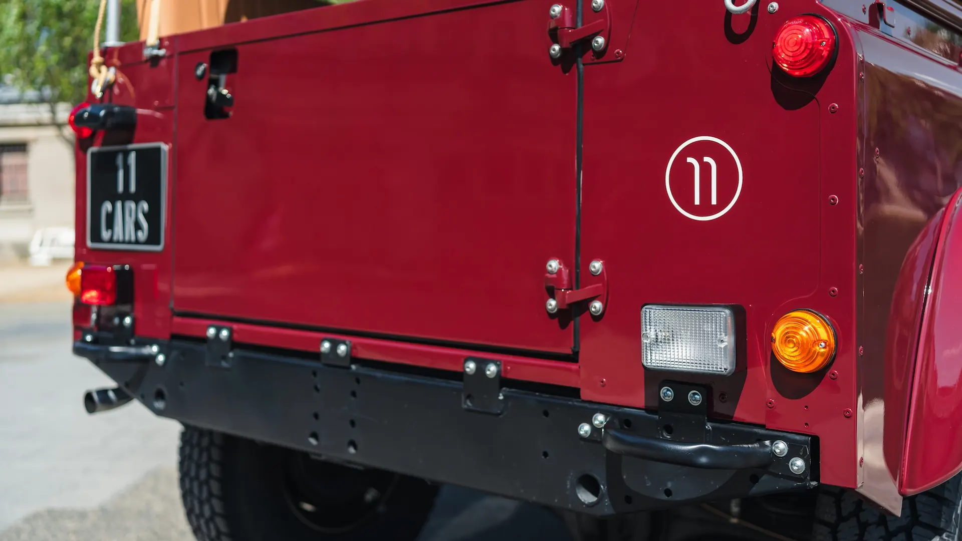 Land Rover 90 — photo 28