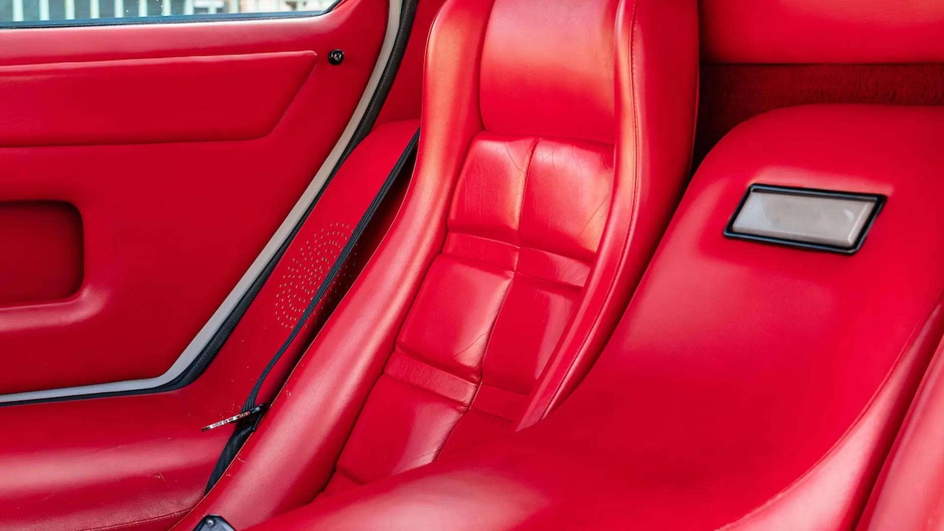 Lamborghini Countach — photo 34