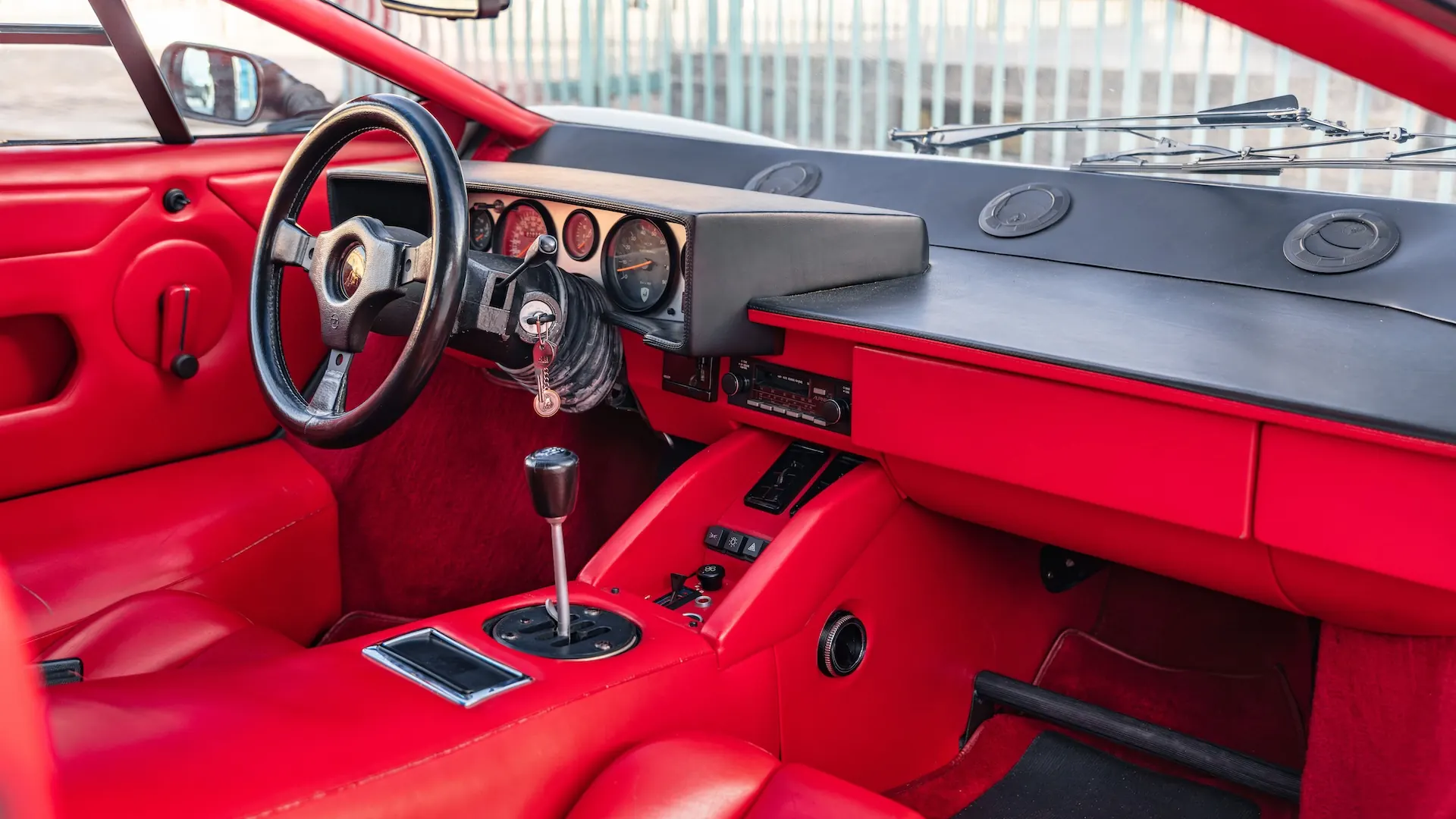 Lamborghini Countach — photo 38