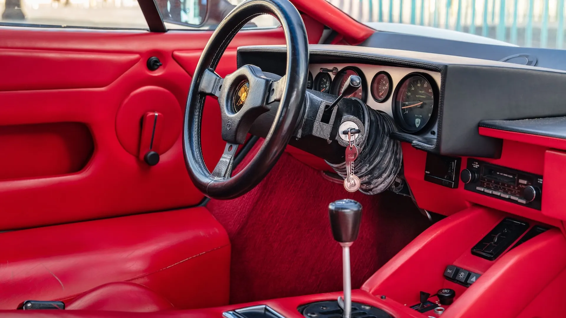 Lamborghini Countach — photo 37