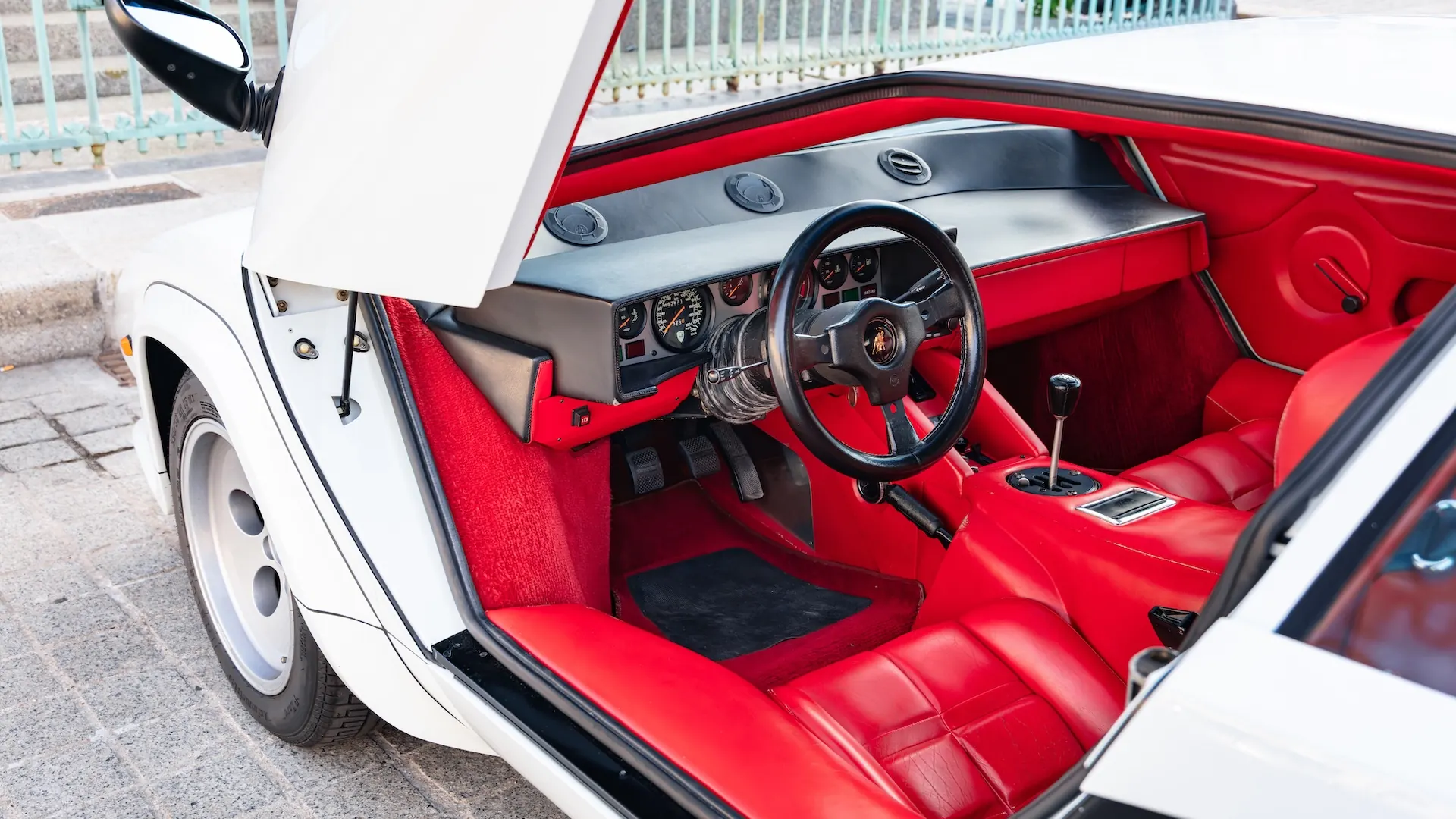 Lamborghini Countach — photo 35