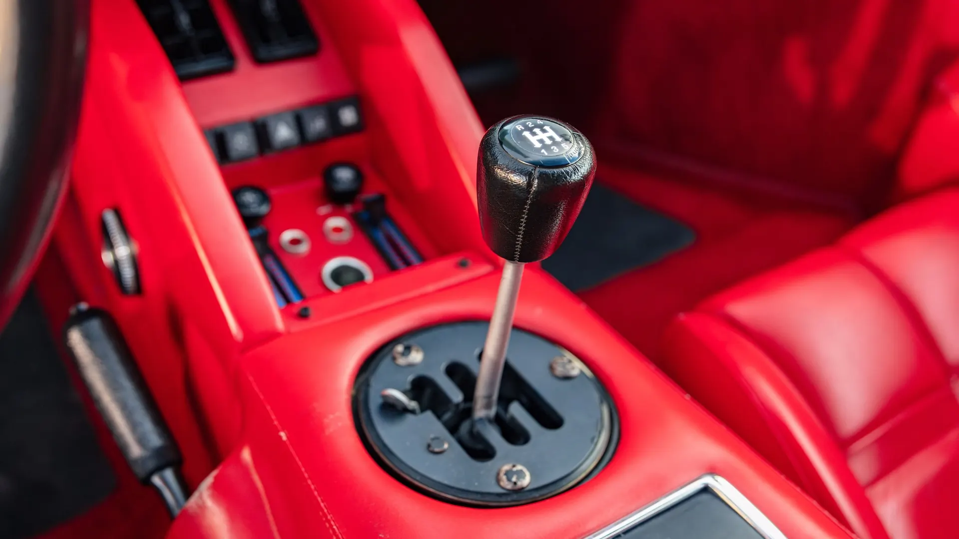Lamborghini Countach — photo 40
