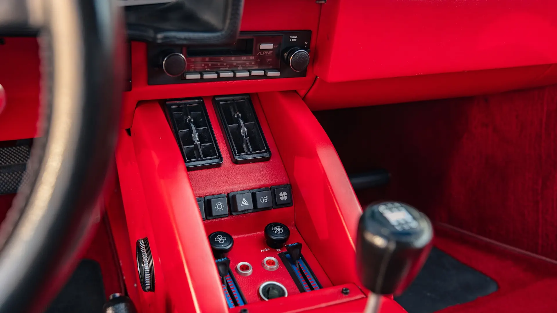 Lamborghini Countach — photo 39