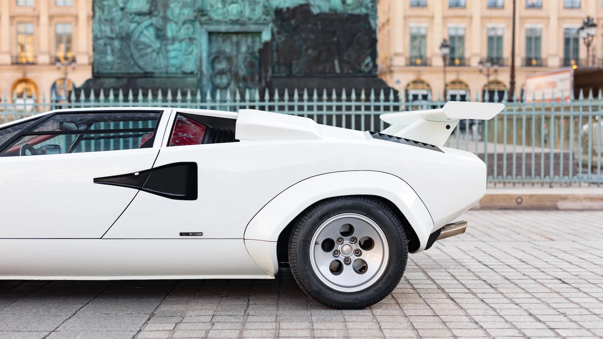 Lamborghini Countach — photo 26