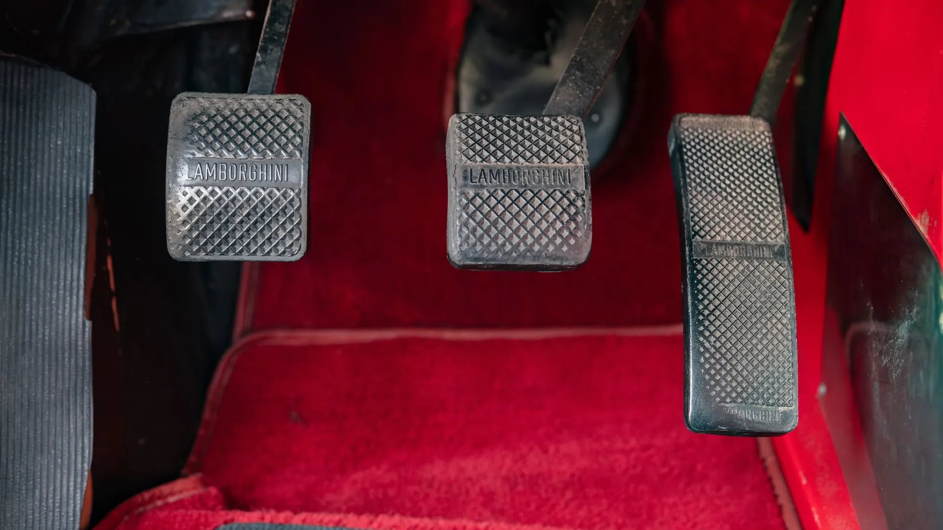 Lamborghini Countach — photo 44
