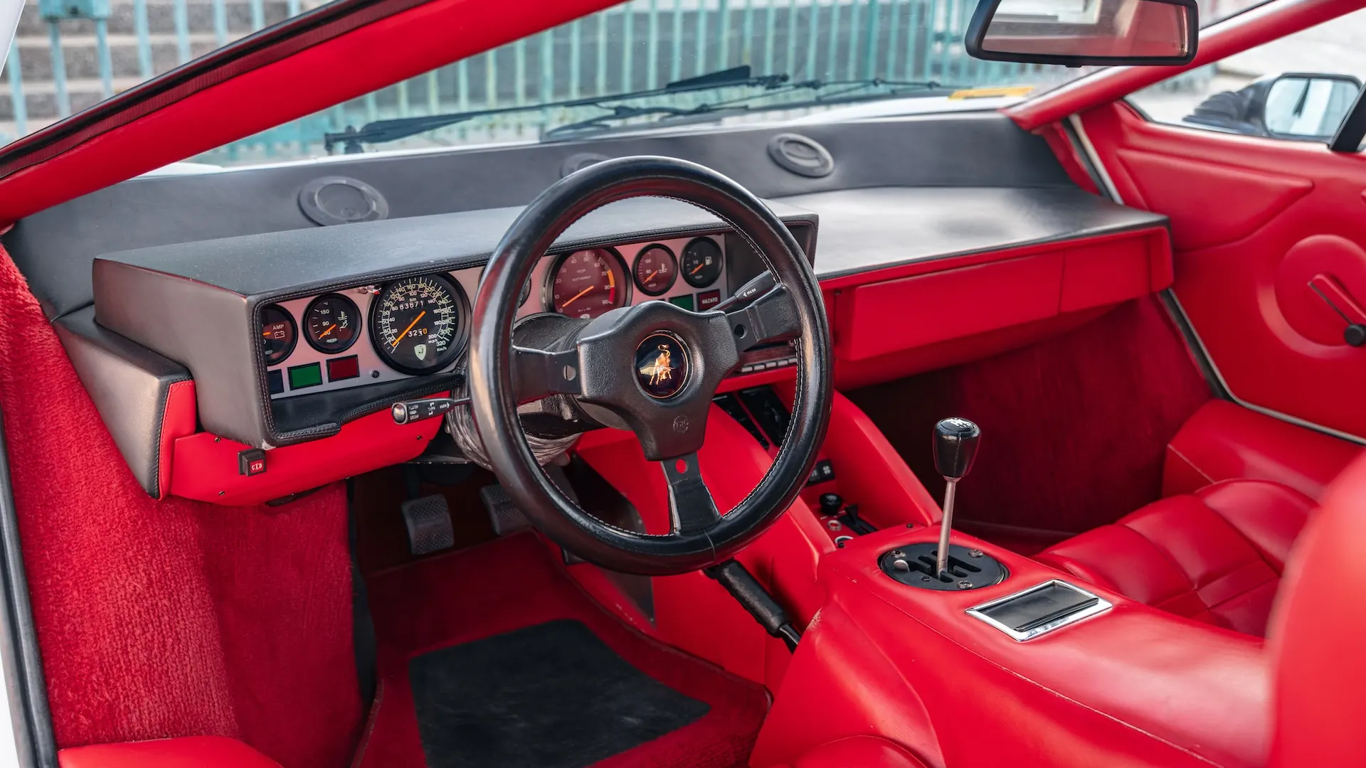 Lamborghini Countach — photo 36