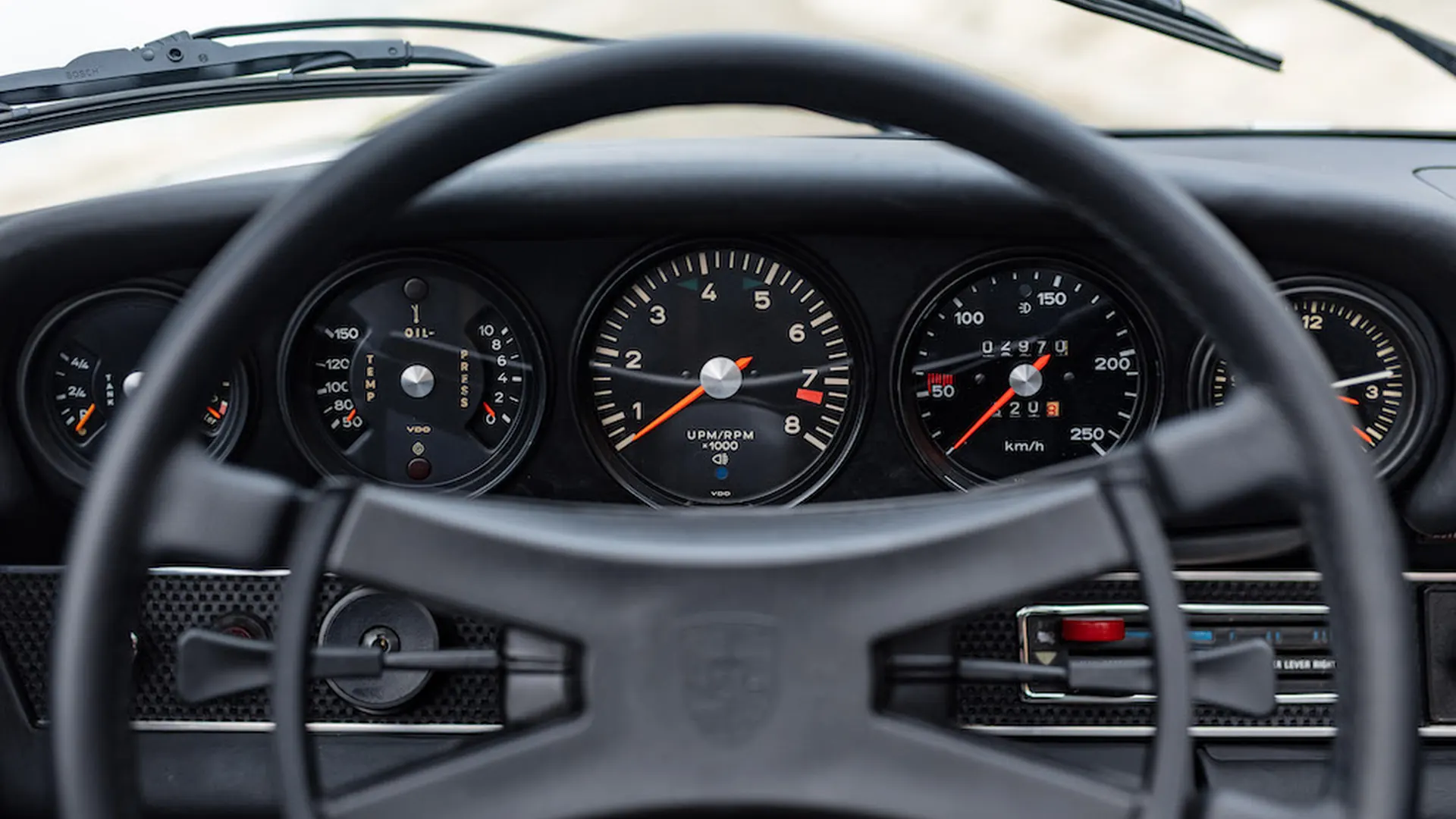 Porsche 911 — photo 27