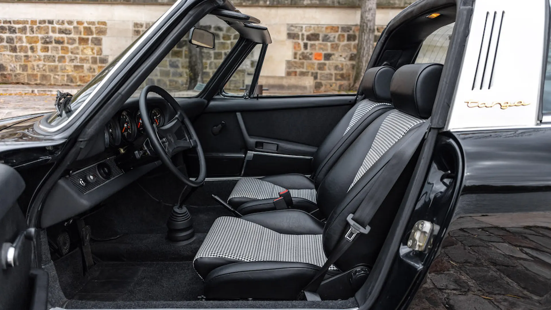 Porsche 911 — photo 35