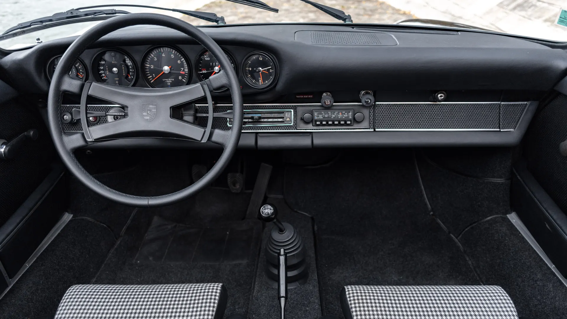 Porsche 911 — photo 39
