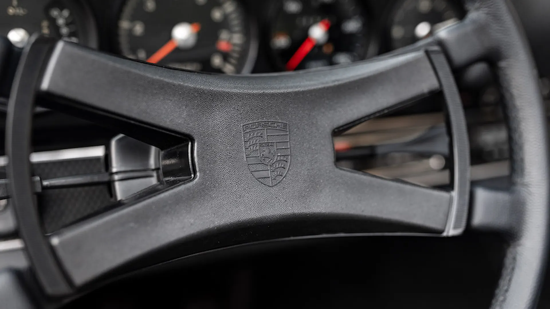 Porsche 911 — photo 33