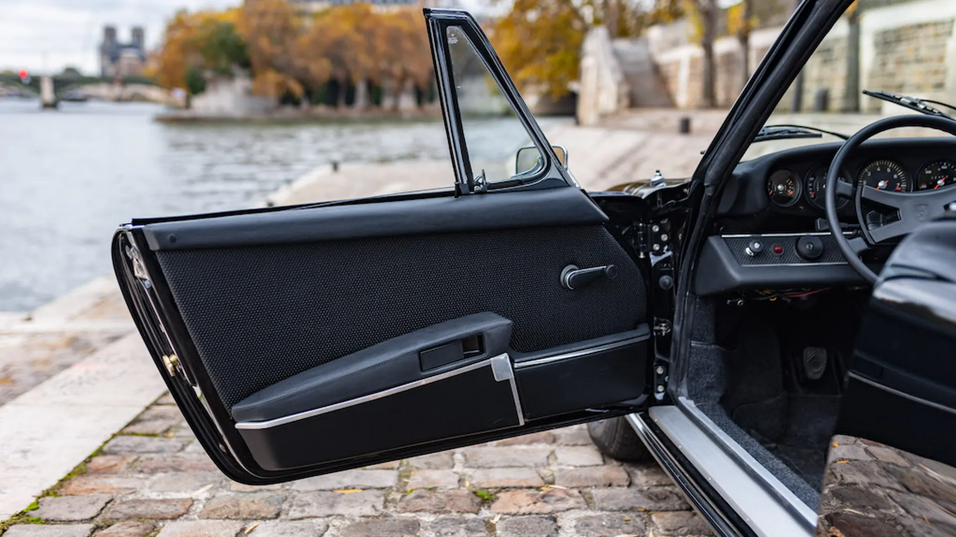 Porsche 911 — photo 24