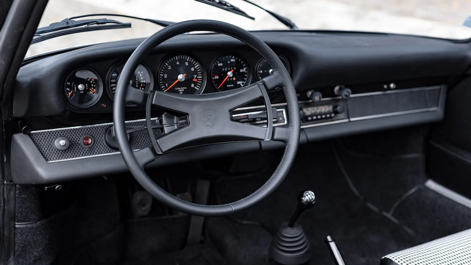 Porsche 911 — photo 25