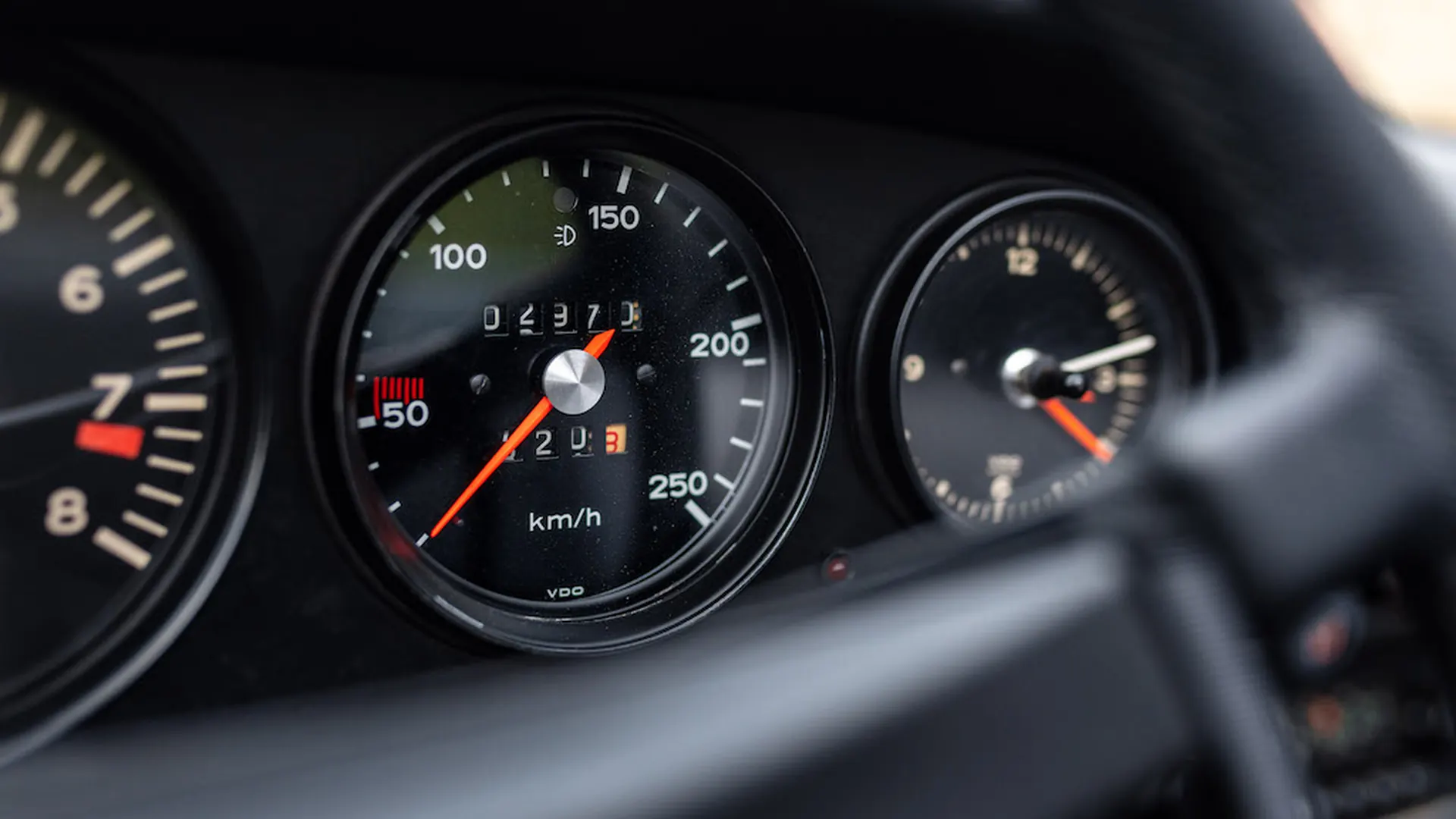 Porsche 911 — photo 28